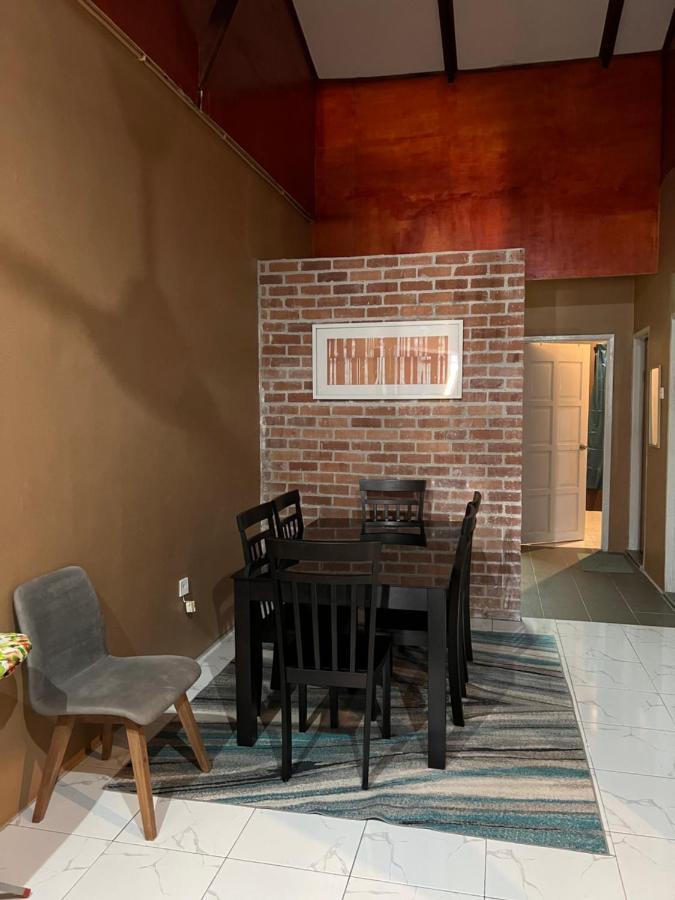 Theatbas Homestay 17 In Seri Iskandar Perak 3 Bedroom Bota Exteriér fotografie